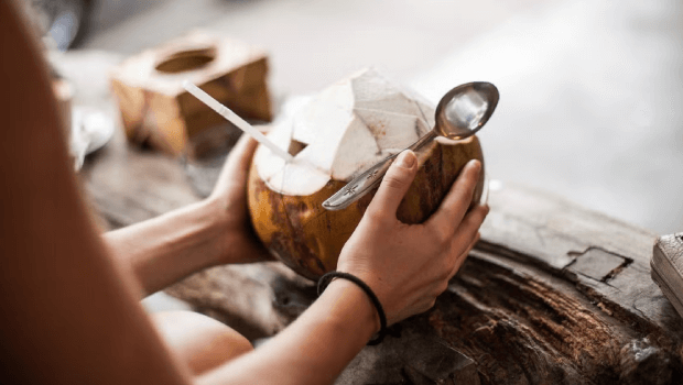 بهترین زمان مصرف آب نارگیل در بارداری