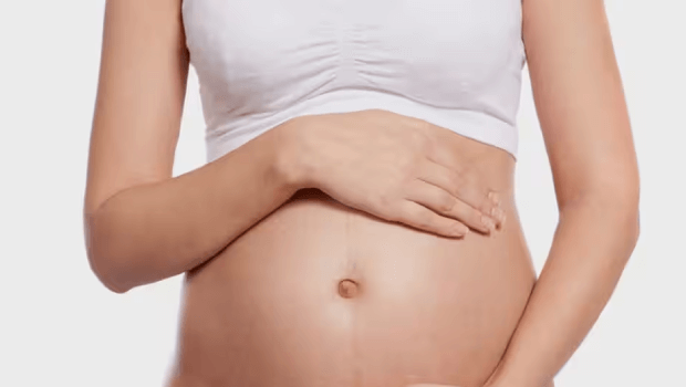 آیا داخل رفتن ناف در بارداری به معنی فتق ناف است؟