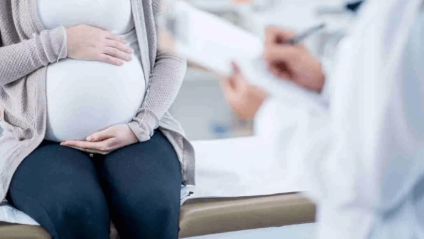 پساری چگونه از زایمان زودرس جلوگیری می‌کند؟